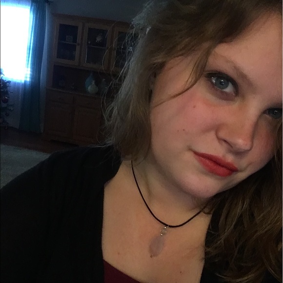 Meet your Posher, Danielle - Picture 1 of 1